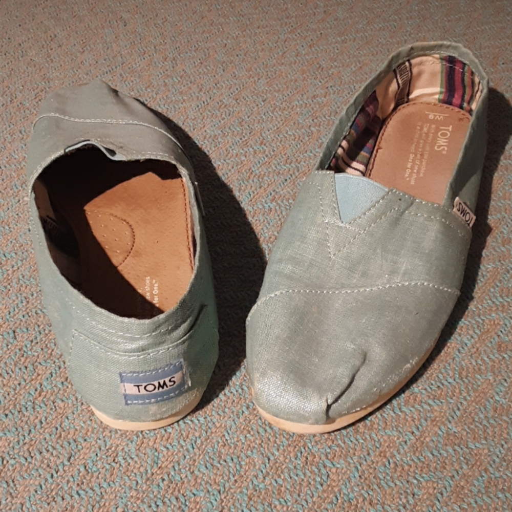 Toms slip ons